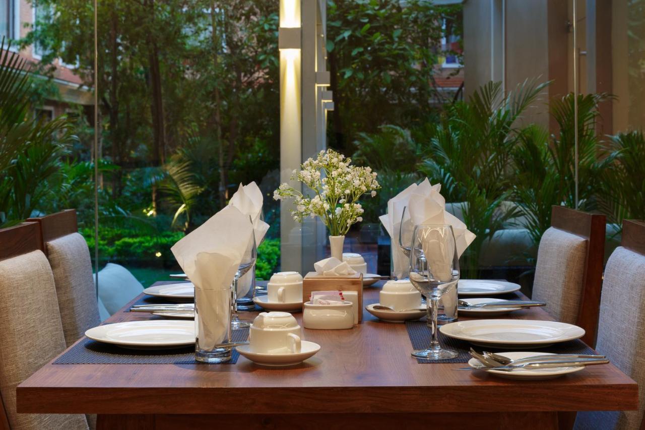Hotel Thrive, A Tropical Courtyard Catmandu Exterior foto