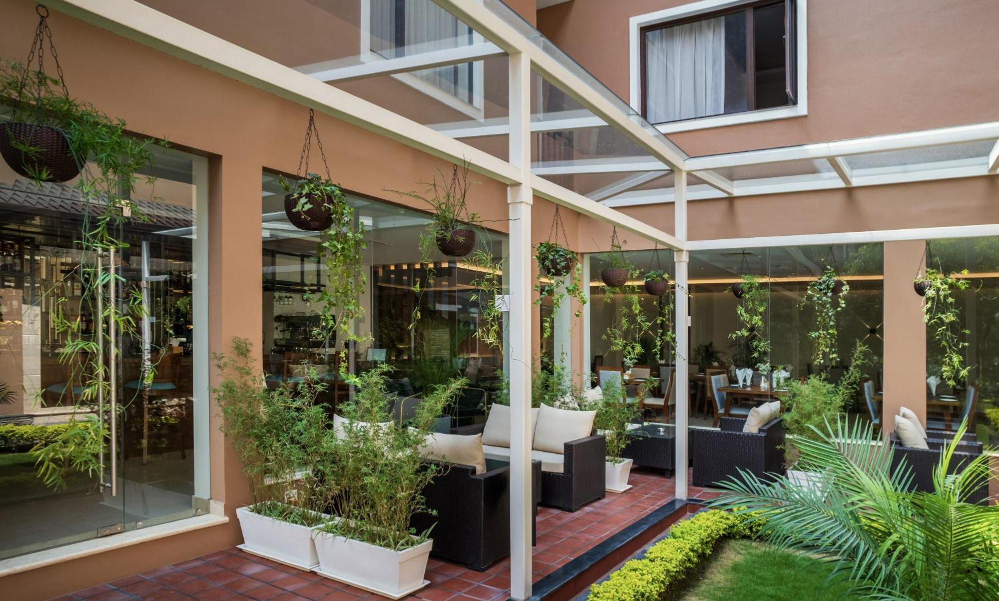 Hotel Thrive, A Tropical Courtyard Catmandu Exterior foto